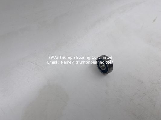Acercamiento de bolas de ranura profunda en miniatura W625-2RS1 de acero inoxidable